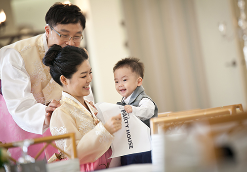 송파 돌스냅 - 돌잡이하는 아기의 모습