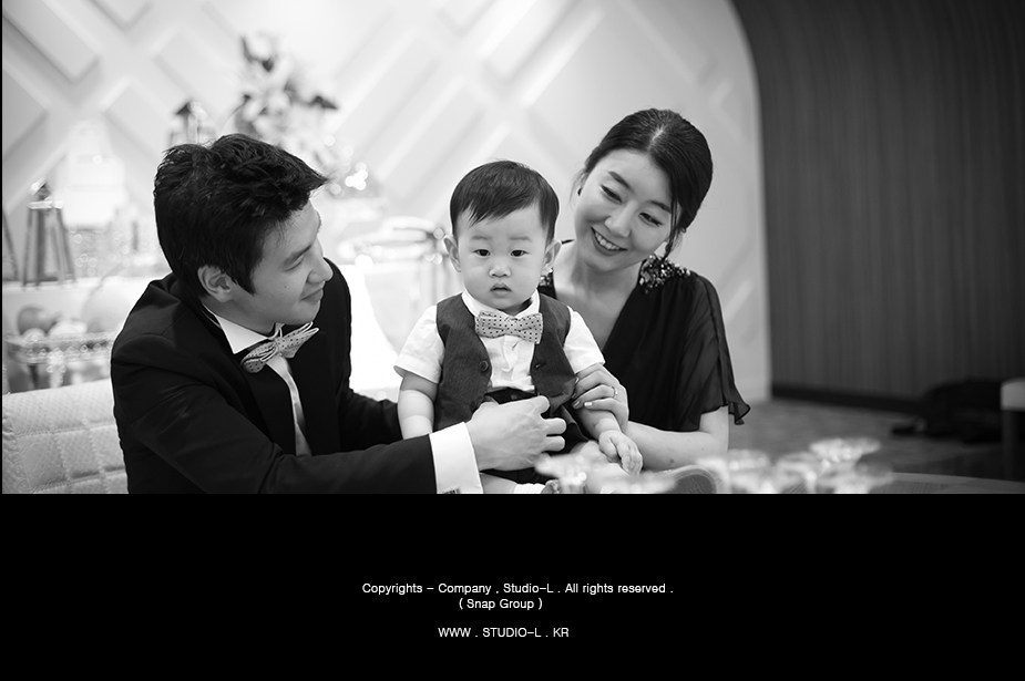 흰 연회장, 돌상 앞 부부와 도혁이