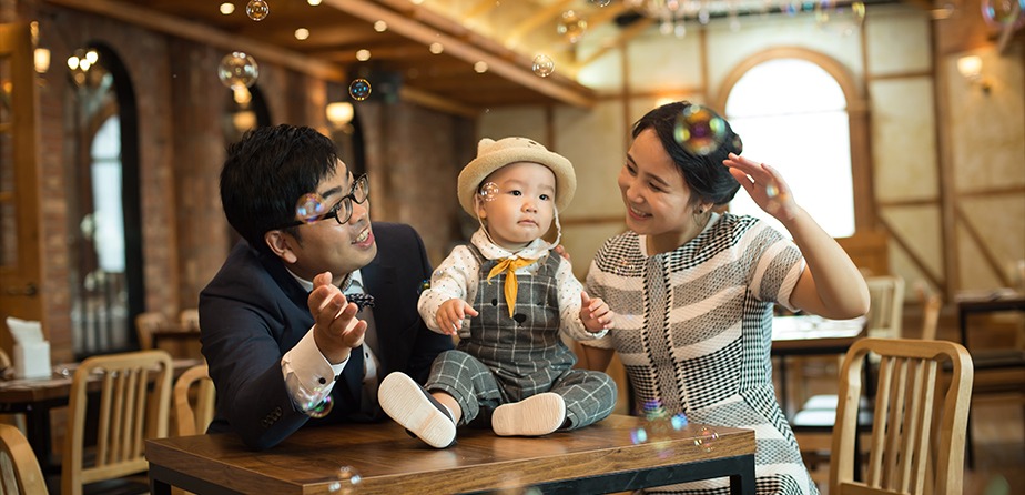 가족사진 자연광, 돌잔치홀 안에서도 충분하다